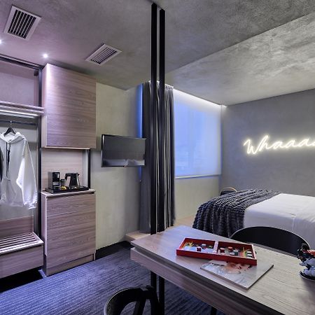 Onoma Hotel Салоники Экстерьер фото A room at the hotel