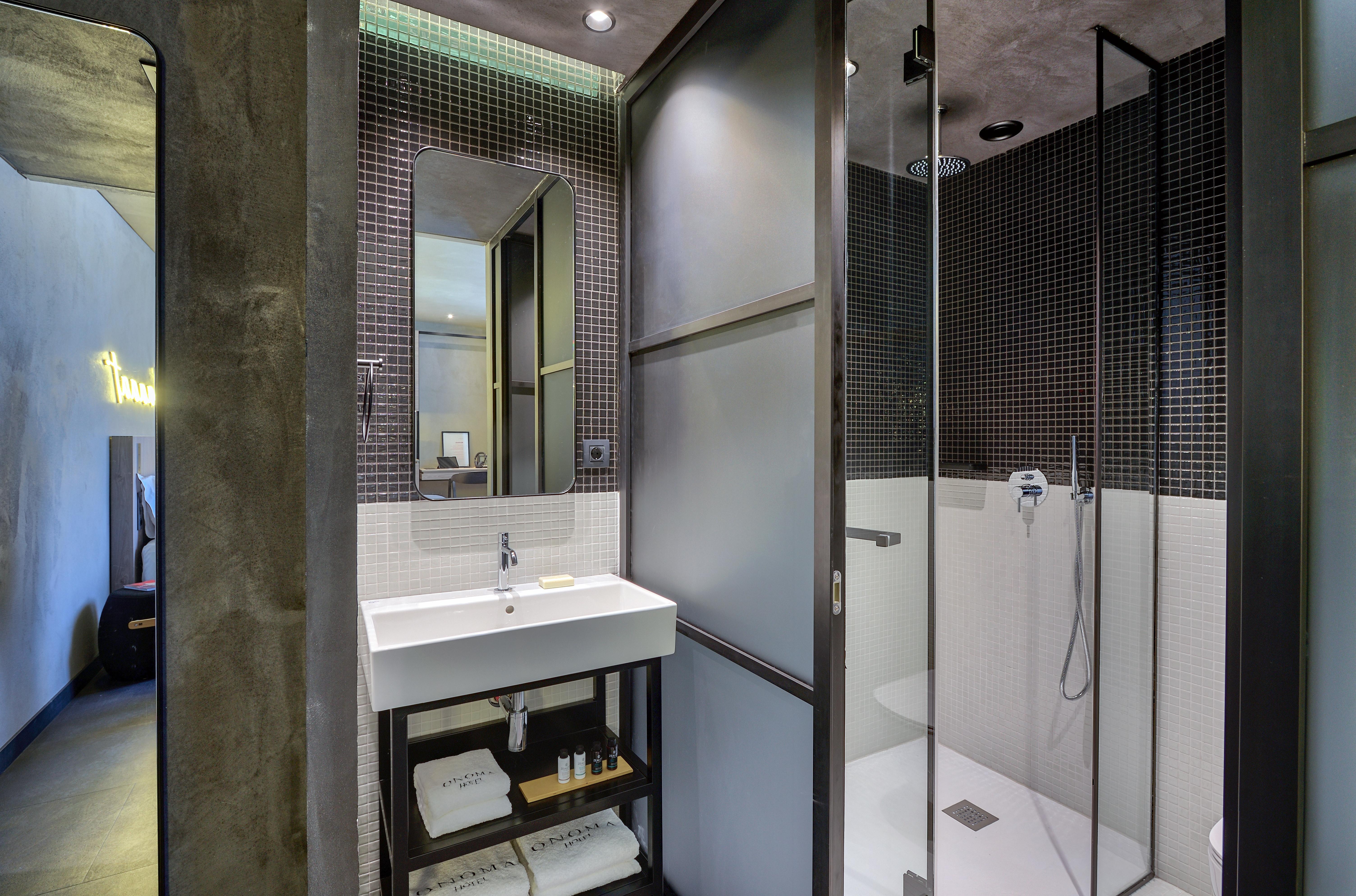 Onoma Hotel Салоники Экстерьер фото Bathroom