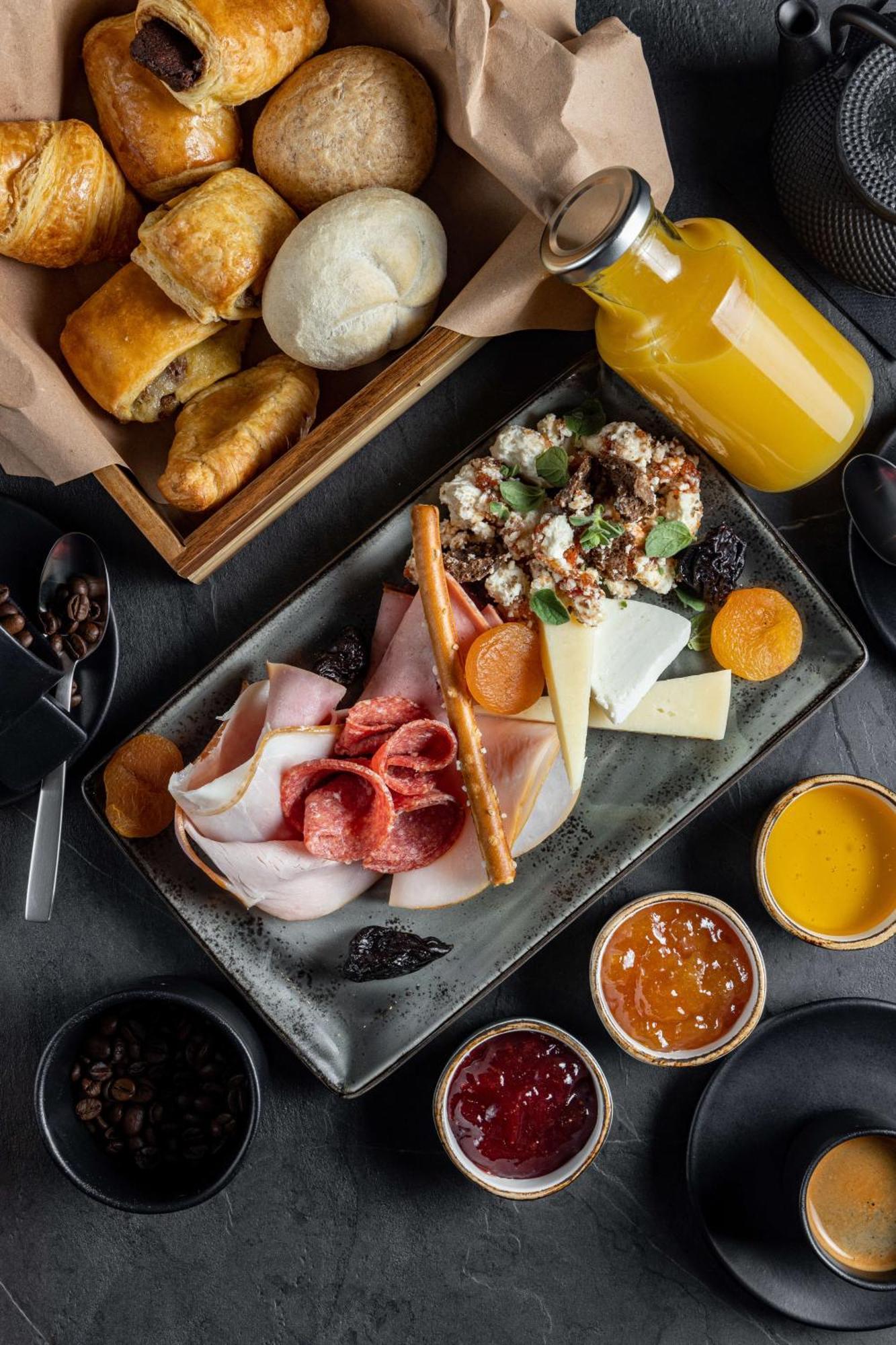 Onoma Hotel Салоники Экстерьер фото A selection of cold cuts